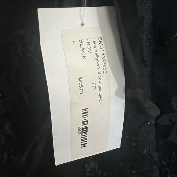 HOMECOMING AND PROM DRESSES - Picture 7 of 8